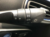 ライトスイッチです。「AUTO」にすると外の明るさに応じてスモールライト・ヘッドライトが自動でON・OFFします。夕暮れ時や屋内駐車場、トンネルなどに便利です。フォグランプもON・OFFできます。