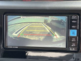 【バックモニター】バックカメラが装着されています。車庫入れが苦手な方もこれがあれば安心ですね