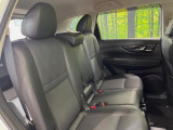 後部座席も気になるようなキズ・汚れやへたり等、大きなダメージはなく、良好な状態です。