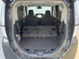 後席を格納すると、これだけの広さが!シーンに合わせたシートアレンジで、大きな荷物も積むことが出来ます♪