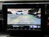 バックカメラの画像です。ガイドラインがスムースな車庫入れをサポートいたします。車庫入れの安心感がアップしますね。