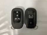 スマートキー付きですからドアロックの開閉およびエンジンスタートが楽々です。電動スライドドアの開け閉めもボタンで操作できます。スペアキーも同じものを用意しております。