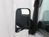 サイドアンダーミラー付(助手席)。事故防止に役立ちます。