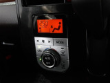 車内の温度管理に便利なオートエアコン☆