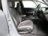 ゆったり大きくサポートも深いフロントシートです。室内はクリーニング済みです。