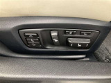 細かく調整できるパワーシート。疲れにくい運転ポジションを設定することができます。