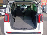 リアシートを倒せば広いラゲッジ