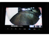 【バックカメラ】後方の映像がモニターで確認できます。駐車が苦手な方にお勧めの補助機能です。