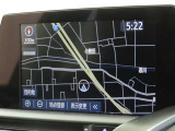 メーカー装着のナビを装備しております。