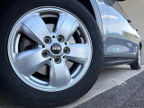 ●純正15インチアルミホイール:輸入車ならではの卓越した走りを支えるホイールと足回りです!日本車の走りに慣れている方にもぜひ体感して頂きたいほど、高いレベルでまとまっています!