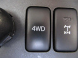 AWDセレクトスイッチ 天候、路面状況に応じて、スイッチを操作することにより、2WDとAWDの切り替えを行うことができます。