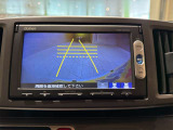 【バックモニター】車両後方の映像がナビに表示して、補助線も出ます。車庫入れもラクラク♪
