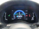 とっても見やすいメーターです。夜間時はラグジュアリーな気分にさせてくれる照明が魅力ですので、夜のドライブも楽しみになりますよ♪