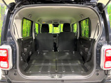 普段のお買い物や通勤、送迎等に十分な荷室スペースを確保しております。セカンドシートを倒すと、大きな荷物の積載も可能です♪