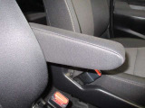 運転席にはアームレストがあります!