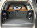 普段のお買い物や通勤、送迎等に十分な荷室スペースを確保しております。セカンドシートを倒すと、大きな荷物の積載も可能です♪
