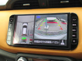 車を上から見下ろしているかのような映像で周囲の状況を確認できるアラウンドビューモニター。狭い駐車場や駐車が苦手な方でも安心。