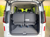 普段のお買い物や通勤、送迎等に十分な荷室スペースを確保しております。セカンドシートを倒すと、大きな荷物の積載も可能です♪