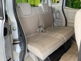 後部座席も気になるようなキズ・汚れやへたり等、大きなダメージはなく、良好な状態です。