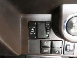 片側電動スライドドアのスイッチ付です。車内からもスイッチひとつで楽にドアの開閉が可能です。電動なので開閉時に力を使う必要がなく、半ドアになることもありません!