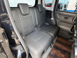 後部座席も気になるようなキズ・汚れやへたり等、大きなダメージはなく、良好な状態です。