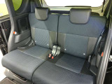 助手席側からの後席ビューです。