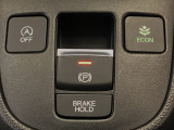 指先の操作でパーキングブレーキの「作動と解除」が行うことができる装備。ブレーキペダルから足を離しても停止し続けてくれるオートブレーキホールド機能。信号待ちなどの際には便利。ECO運転で低燃費走行♪