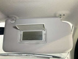 【運転席サンバイザー】鏡が付いているのでメイク直しなどにも便利★