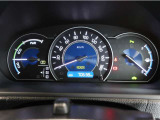 とっても見やすいメーターです。夜間時はラグジュアリーな気分にさせてくれる照明が魅力ですので、夜のドライブも楽しみになりますよ♪