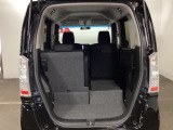 シートを倒せばラゲッジスペースも広々。BBQやゴルフなど様々な用途で活躍します。アクティブに動かれるお客様には強い味方です!