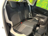 後部座席も気になるようなキズ・汚れやへたり等、大きなダメージはなく、良好な状態です。