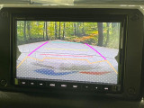 【バックカメラ】駐車時に後方がリアルタイム映像で確認できます。大型商業施設や立体駐車場での駐車時や、夜間のバック時に大活躍!運転スキルに関わらず、今や必須となった装備のひとつです!
