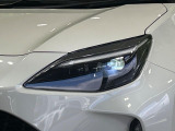 【LEDヘッドライト】悪天候や夜間走行時も良好な視界を確保し安心して運転できる高輝度LEDヘッドライトを装備!点灯速度が早く、消費電力も抑えられています。