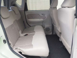 後部座席も清潔に仕上げております。内装の綺麗なお車は気持ちがいいですし、コンディションのいい車が多いです。前のユーザーが丁寧に使っていた証拠です。