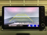 バックでの車庫入れも安心です! リアカメラが付いているバックモニター付のナビを装備しております。操作線もついており距離感も画面から確認できます。