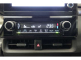 ★エアコンはオートタイプが装着済みです!オートモードにしておけば、車内温度を設定するだけで風の料や吹き出し口の切り替えを機械が行ってくれます!一年中快適な環境を作れますよ♪