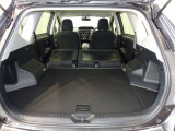 シートを倒すと広々とした荷物スペースに☆