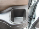 運転席側の手の届きやすい位置にドリンクホルダーが付いています。