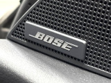 【BOSEサウンドシステム】メーカーオプションの高品位サウンドシステムを搭載。専用のチューニングが施された大小様々なスピーカーから良質なサウンドが奏でられ、臨場感あふれる音響空間を演出します。