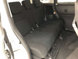【後部座席】も当然、綺麗・清潔に仕上げております。内装の綺麗なお車は気持ちが良いですし、コンディションのいい車が多いです。これもオススメの1台です。