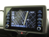 メーカー装着の7インチディスプレイオーディオを装備しております。