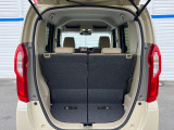 普段のお買い物や通勤、送迎等に十分な荷室スペースを確保しております。セカンドシートを倒すと、大きな荷物の積載も可能です♪