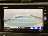【バックカメラ】運転が苦手な方も車庫入れラクラクです!ギアをリバースに入れれば自動的に切り換わりますので、面倒な操作は不要です♪狭い駐車場もお車を傷つけず安心ですね!