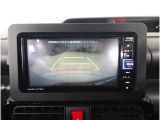 リヤビューカメラは、狭い駐車場や車庫入れを安心して行えるようサポートします。スムーズな駐車を可能にする、頼れる運転のパートナーです。