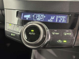 オートエアコン付きなので一度、気温を設定すれば自動的に過ごし易い温度に調整してくれますよ。 車内をいつでも快適空間にしてくれます。