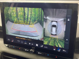 【パノラミックビューモニター】専用のカメラにより、上から見下ろしたような視点で360度クルマの周囲を確認することができます☆死角部分も確認しやすく、狭い場所での切り返しや駐車もスムーズに行えます。