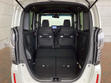 リアシートを倒すと、ラゲッジスペースを広くお使いいただけます!