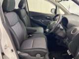 ゆったりと座れる運転席シートですのでストレスなく運転が出来ますよ!