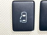 【パワースライドドア】スマートキーや運転席のスイッチでスライドドアの開閉が可能♪電動だから力を入れてドアを開ける必要が無く、小さいお子様でも、重い荷物を持っている時もラクに開け閉めできます♪