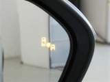 &rdquo;隣の車線を走る車両をレーダーで検知し、ドアミラーでは確認しにくい後側方エリアに存在する車両に加えて、急接近してくる車両も検知します。車両を検知するとドアミラーに搭載されたLEDインジケーターが点灯